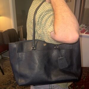 Tory Burch Robinson Saffriano Leather Large Tote Bag.  LIKE NEW! Used once.